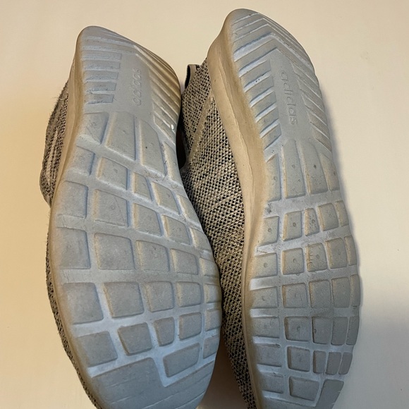 Ladies Adidas runners - Picture 3 of 3